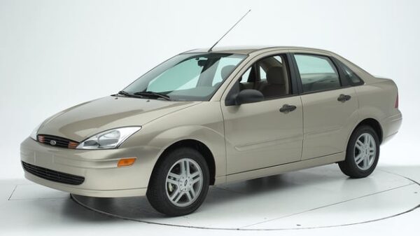 faro fd focus 00 02 fondo cromado s/foco der